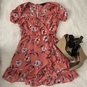 NWOT Trixxi Pink Floral Romper 🌴